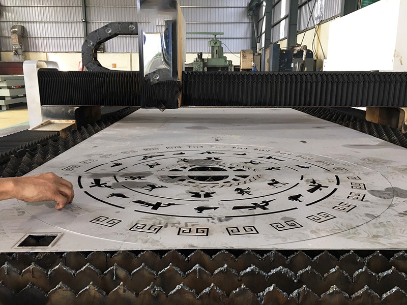 Cắt hoa văn CNC tấm inox giá tốt