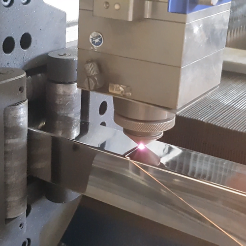 Gia công ngàm nối và lỗ định vị