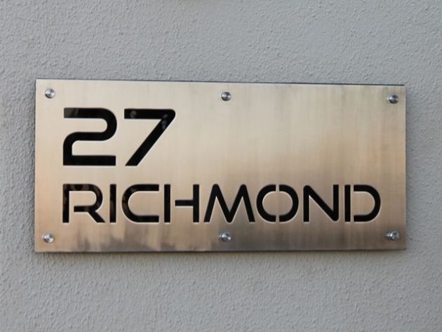 cắt laser inox làm bảng hiệu biên hòa