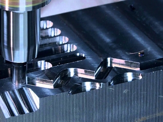Cắt CNC kim loại tấm và cắt phay: Phân biệt để chọn đúng công nghệ