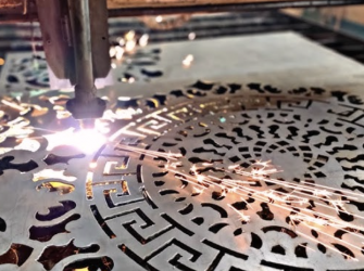 Dịch Vụ Cắt Hoa Văn CNC Cửa Khung Thép Chuyên Nghiệp | Báo Giá Chi Tiết