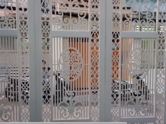Thi công cắt hoa văn CNC khung cửa sắc nét bền đẹp